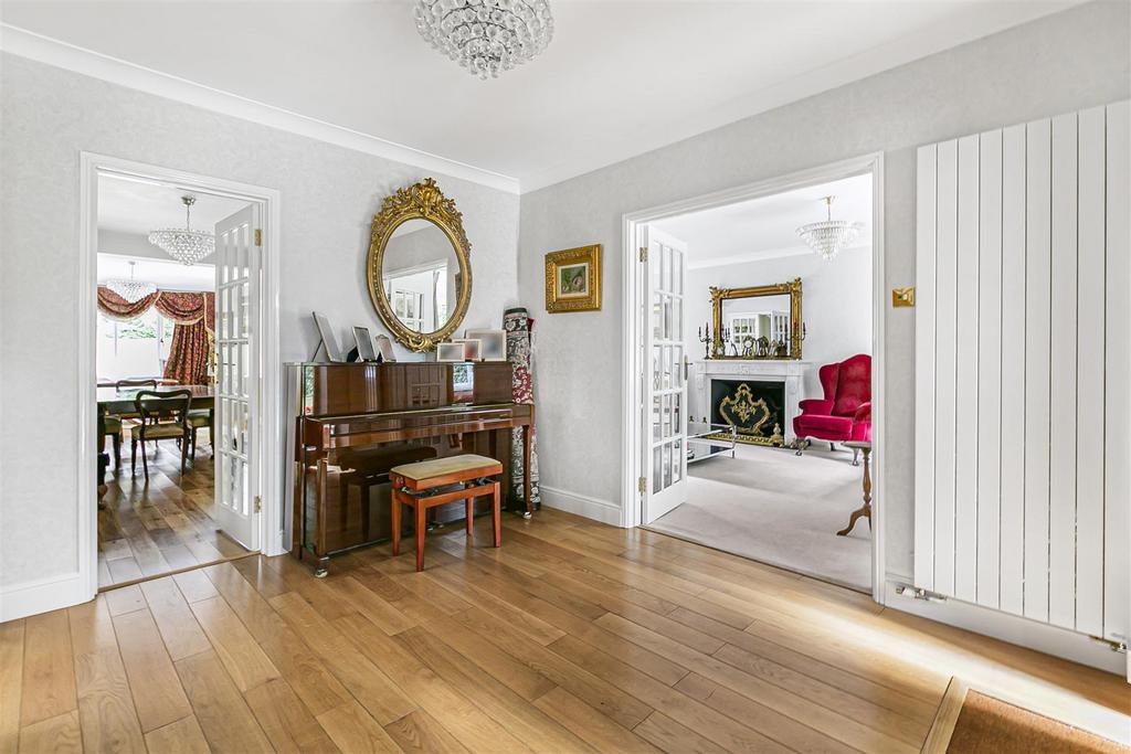 Aldenham Grove, Radlett 5 bed detached house for sale £2,395,000