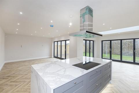 6 bedroom detached house for sale, Rochdale Road, Greetland