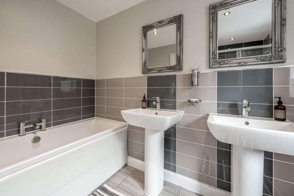 Master En-Suite