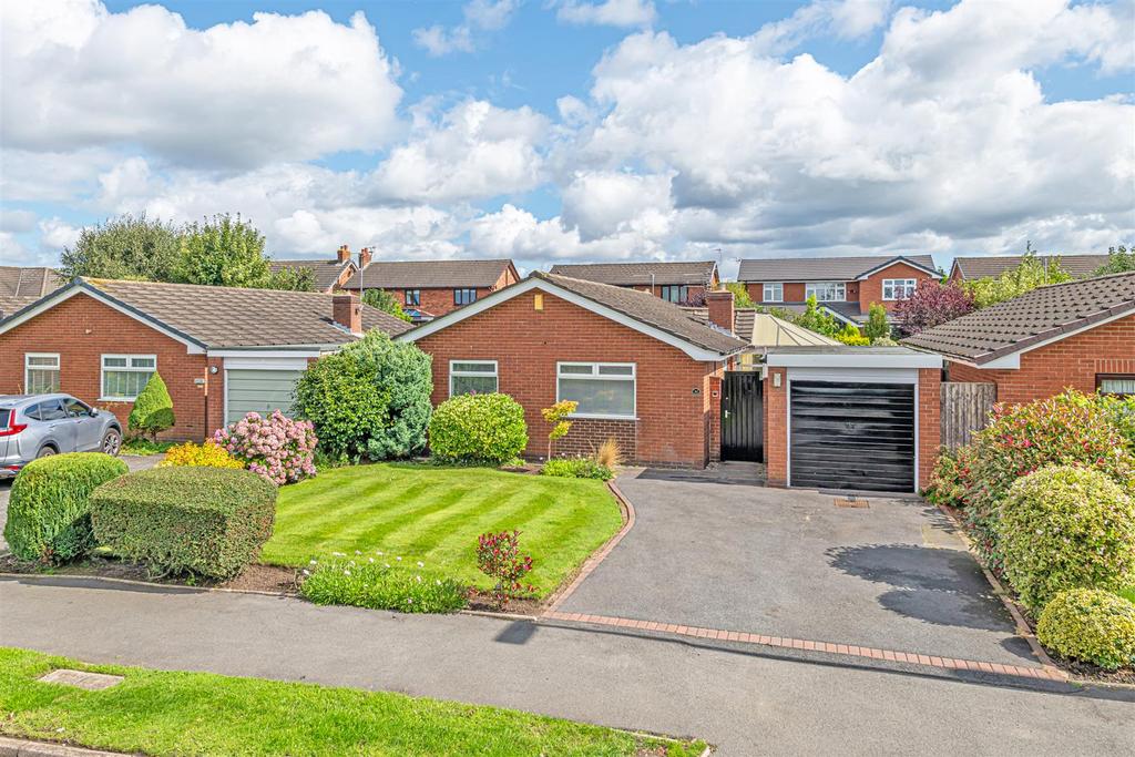 Thorntree Green, Appleton Thorn, Warrington 3 bed detached bungalow for