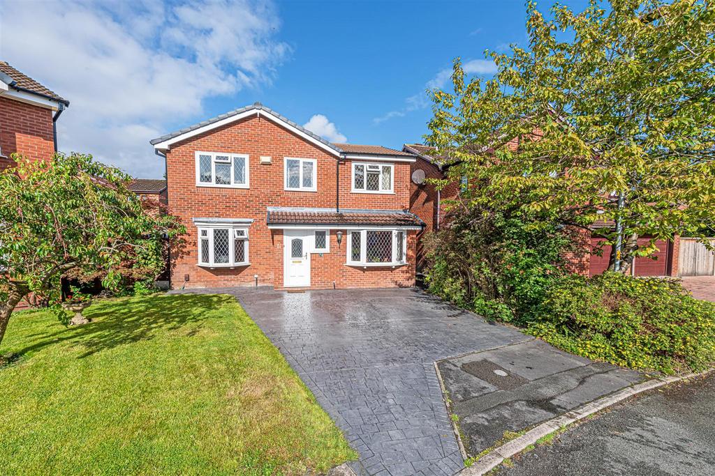 Shackleton Close, Old Hall, Warrington 4 bed detached house £380,000