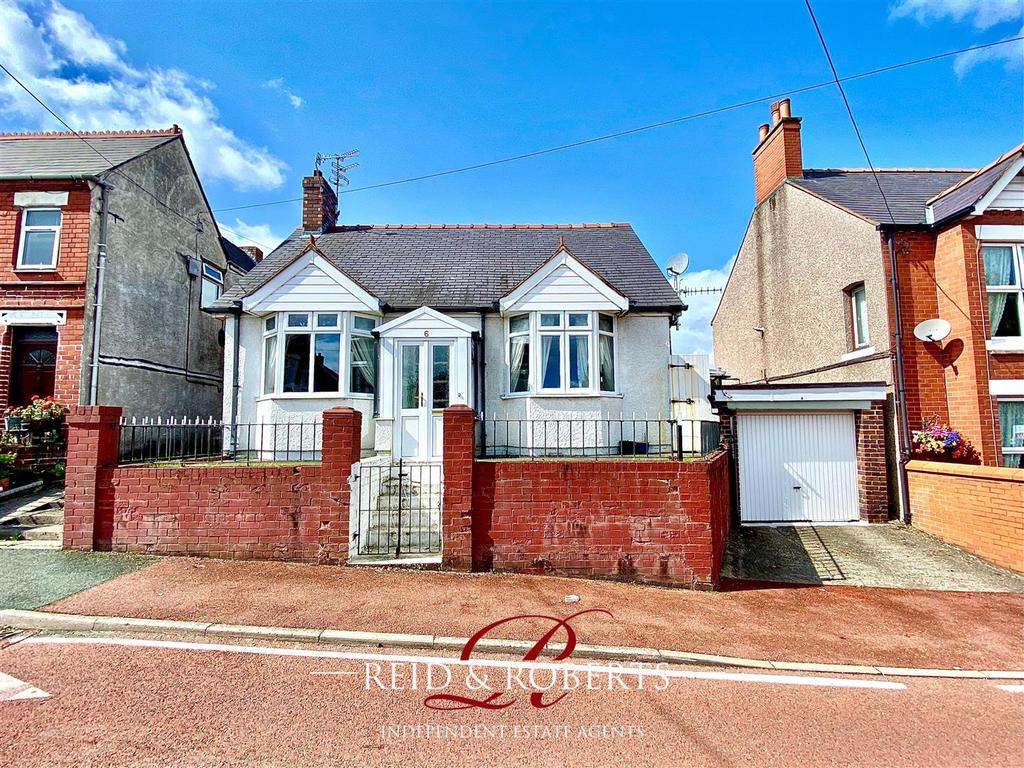 Vinegar Hill, Rhosllanerchrugog, Wrexham 2 bed detached bungalow for