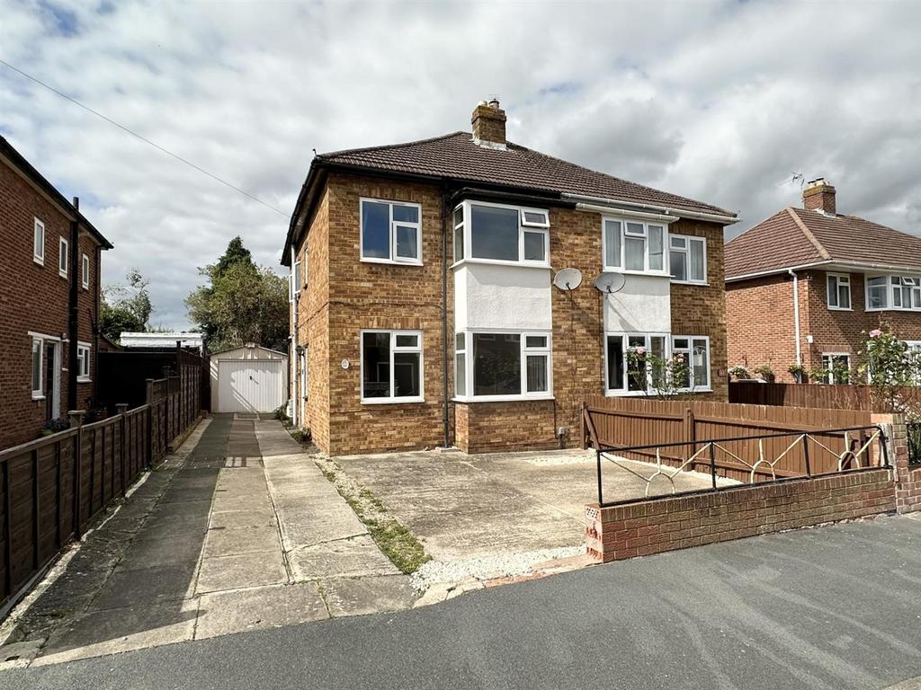 Park Avenue, Longlevens, Gloucester 3 bed semidetached house for sale