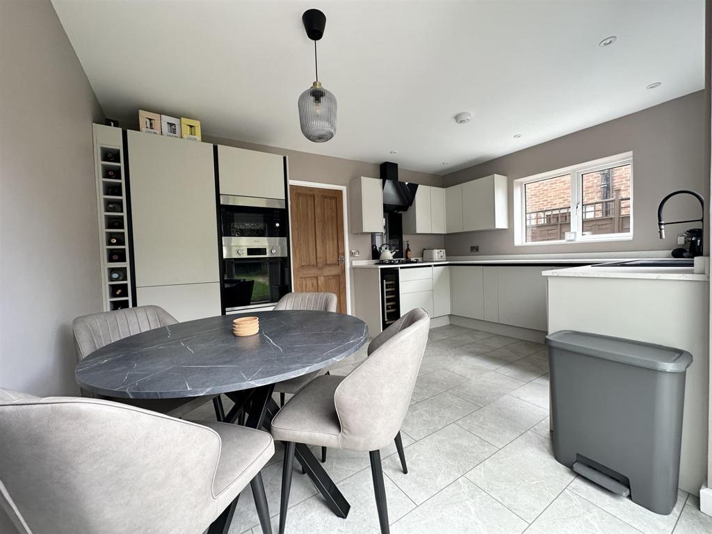 Park Avenue, Longlevens, Gloucester 3 bed semidetached house £300,000