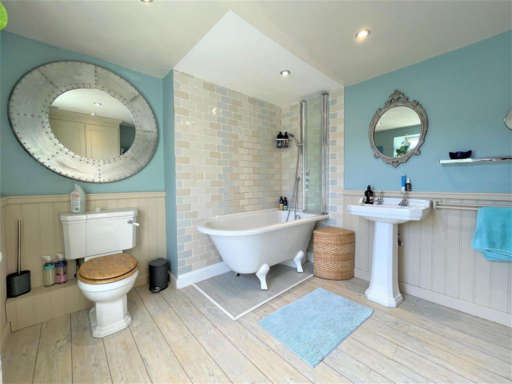 Bathroom.JPG