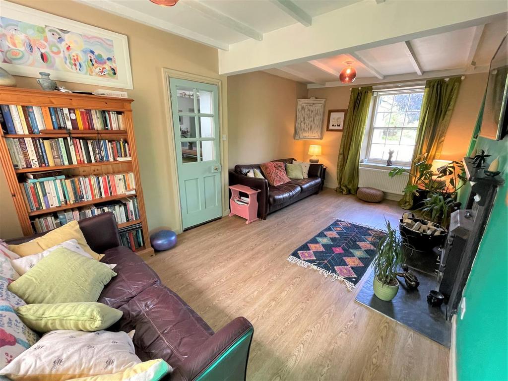 Sitting room 2 (2).JPG