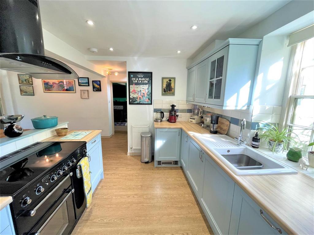 Kitchen 2.JPG