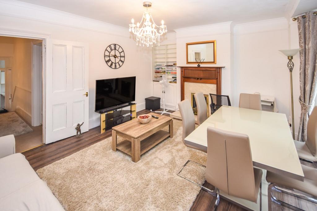 Westbourne Gardens, Hove, BN3 2 bed apartment £425,000