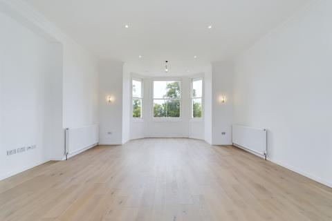 2 bedroom flat for sale, Uplands House, Four Ashes