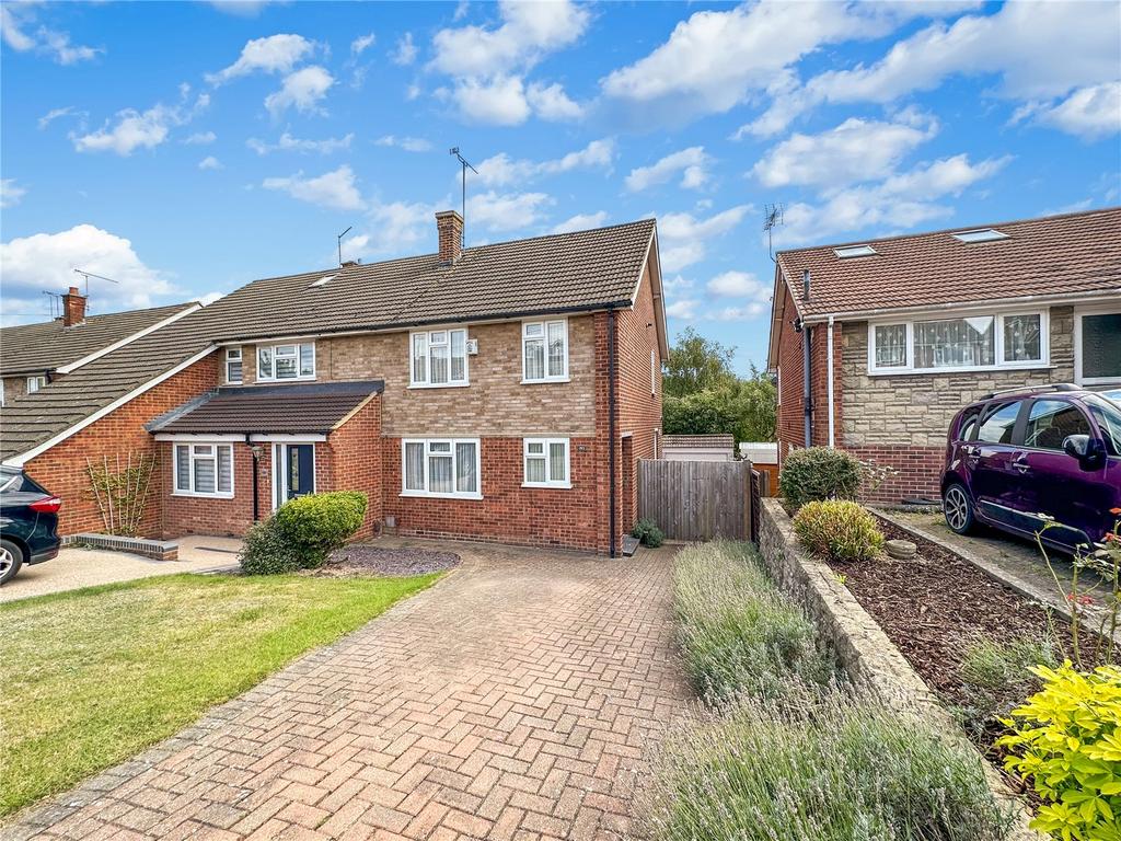Lonsdale Drive, Rainham, Kent, ME8 3 bed semidetached house £325,000