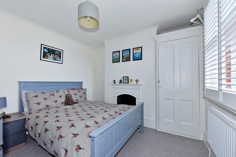 4 bedroom terraced house to rent, Station Road, Henley-on-Thames, Oxfordshire, RG9