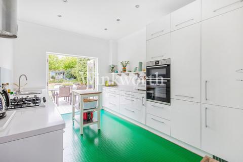 79 Selborne Road, London, N14 7DE