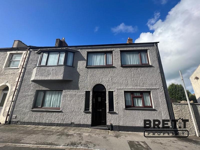 London Road, Pembroke Dock, Pembrokeshire. SA72 6DS 4 bed end of