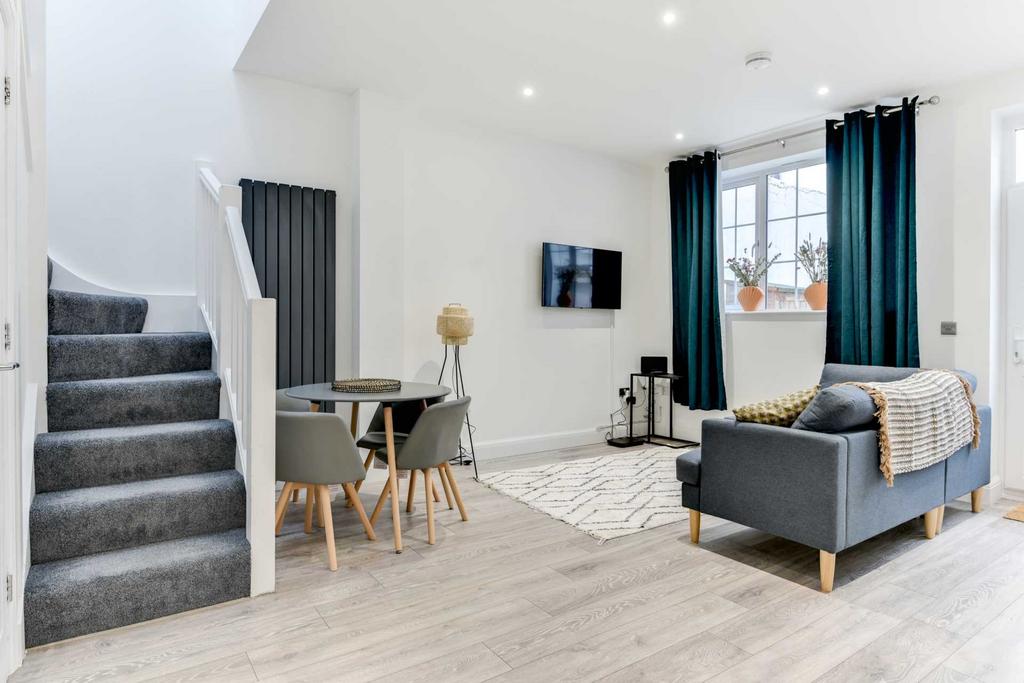 Livingstone Road, Hove 3 bed terraced house to rent £2,200 pcm (£508 pw)