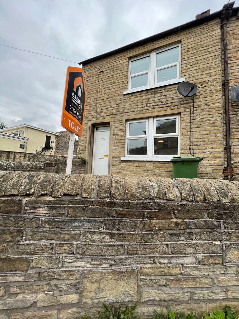Sheepridge Road, Huddersfield, HD2 3 bed end of terrace house £800