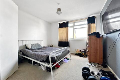 2 bedroom flat for sale, Wakeley Road, Rainham, Gillingham, Kent, ME8