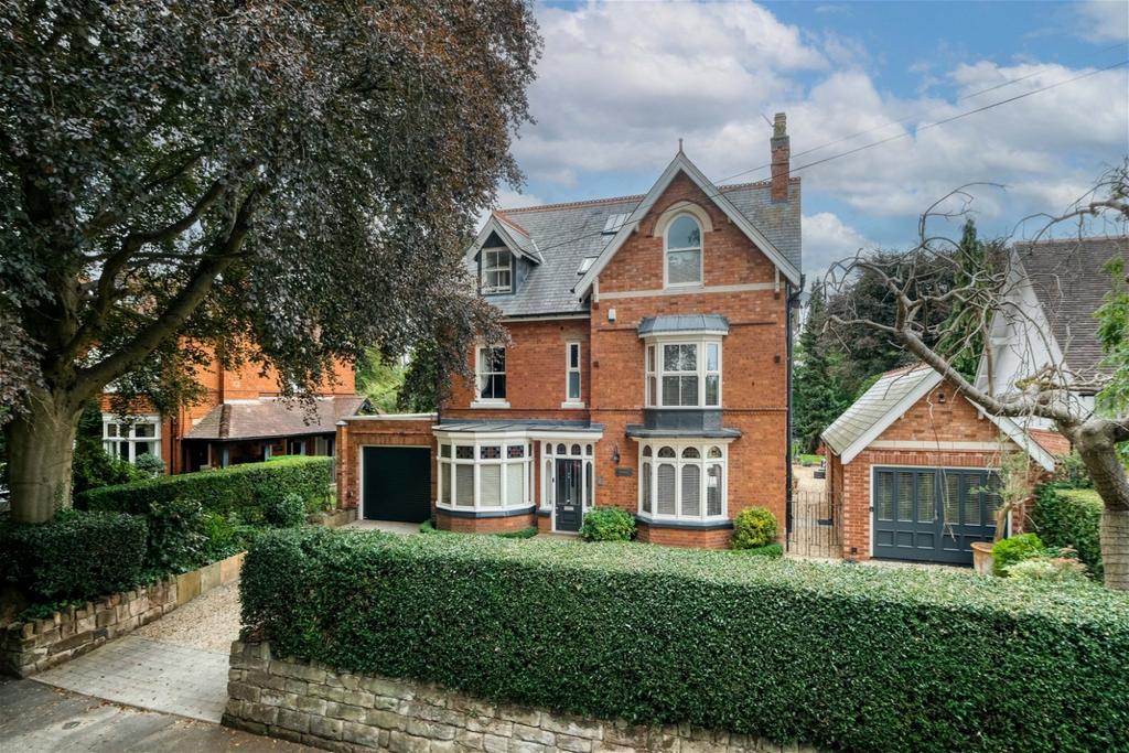 College Road, Bromsgrove, B60 2NE 7 bed detached house £1,500,000