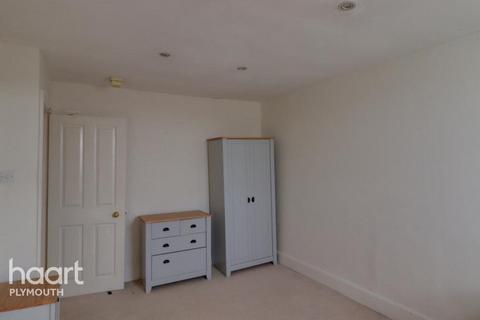 Elliot Terrace, Plymouth