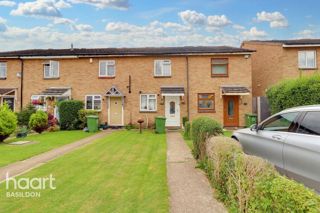 Latimer Drive, Basildon 3 bed terraced house for sale £325,000