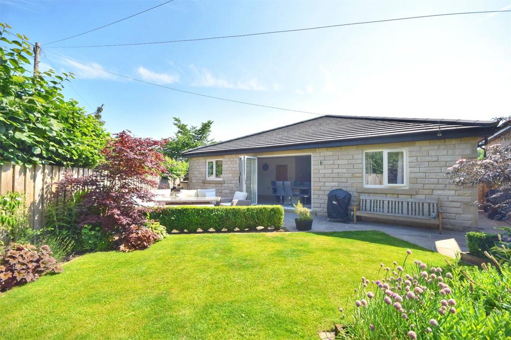 Whalley Road, Billington, Clitheroe, Lancashire, BB7 3 bed detached