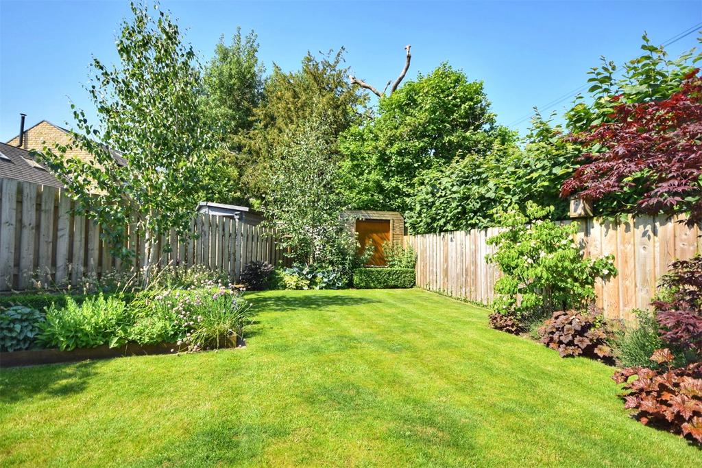 Whalley Road, Billington, Clitheroe, Lancashire, BB7 3 bed detached