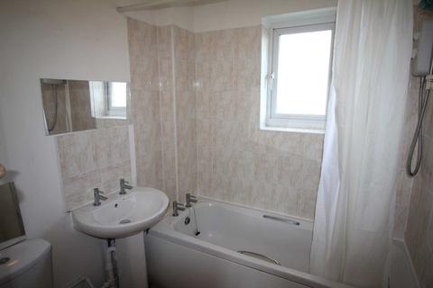 2 bedroom end of terrace house to rent, Saxby Close, Worle