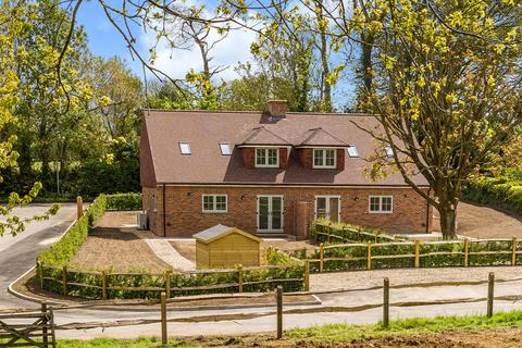 3 bedroom semi-detached house to rent, Coolham Road, Thakeham