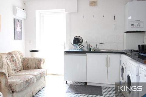 7 bedroom detached house to rent, Burgess road