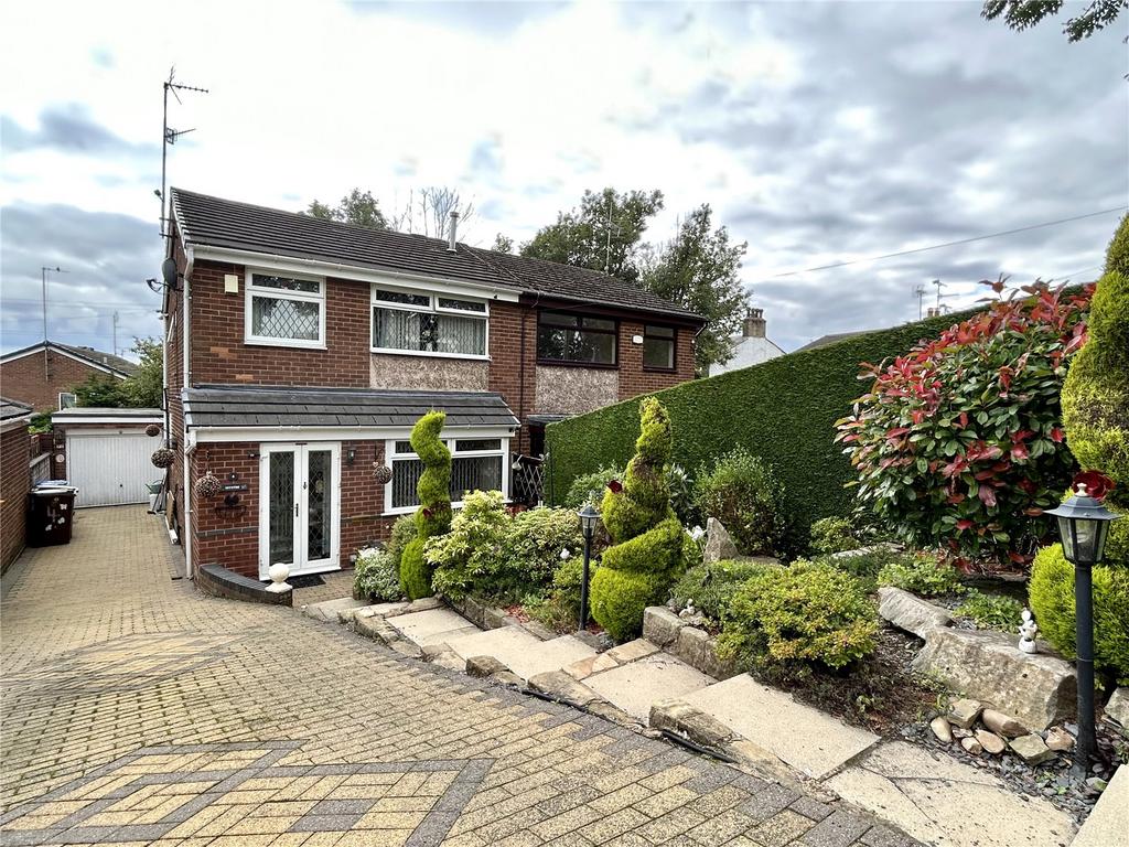 Brushes Road, Stalybridge, Greater Manchester, SK15 3 bed semidetached