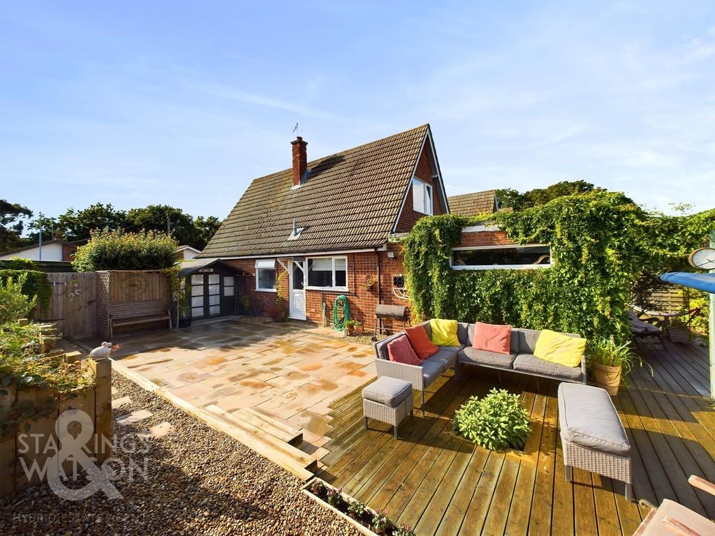 Lockhart Road, Ellingham, Bungay 4 bed chalet £325,000
