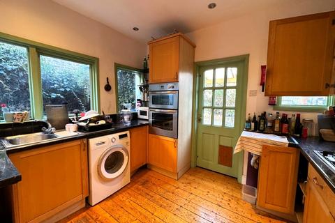 undefined, Crescent Road, Turnpike Lane