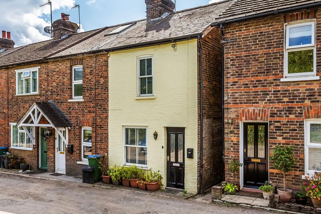 Sunnyside, Edenbridge, TN8 2 bed terraced house for sale £340,000