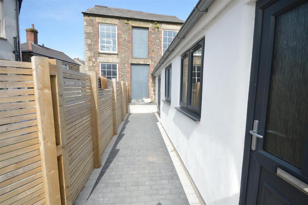 Churchtown, Illogan, Redruth 1 bed bungalow £850 pcm (£196 pw)