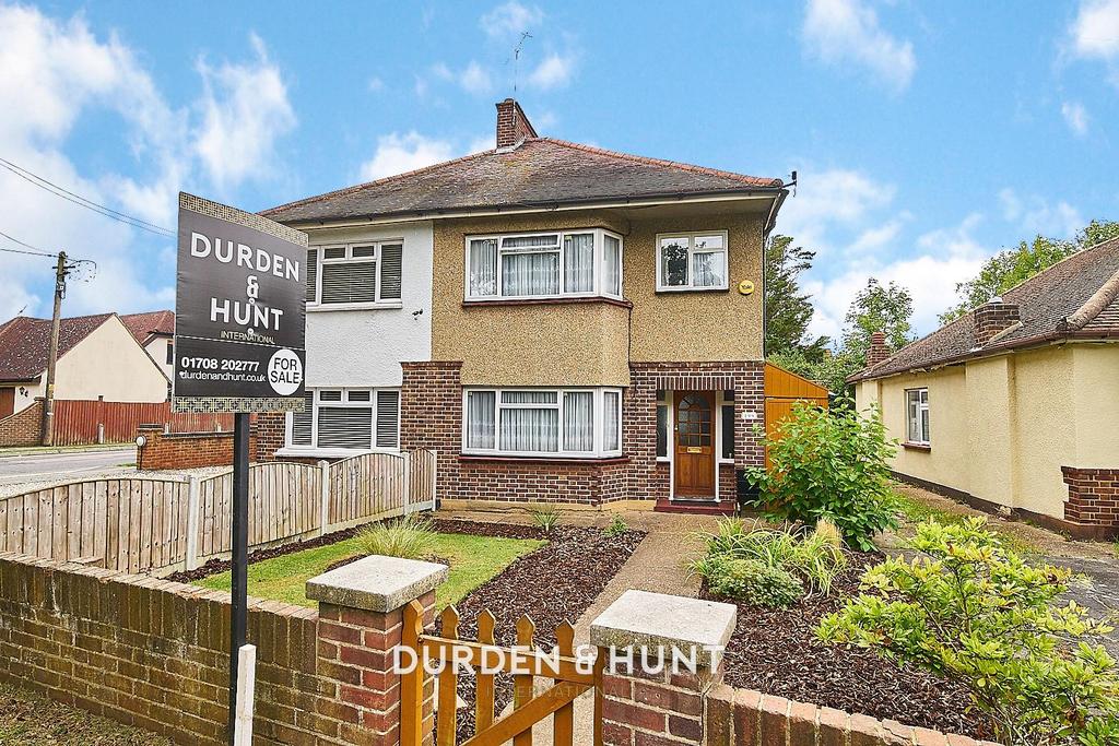 Moor Lane, Upminster, RM14 3 bed semidetached house for sale £425,000