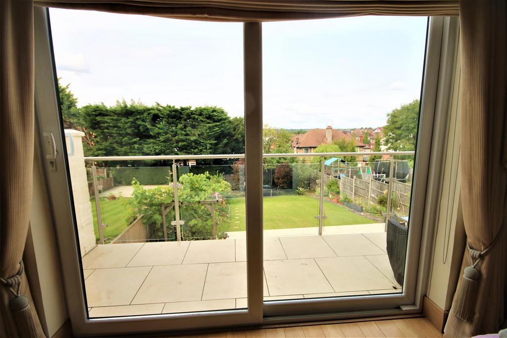 ATTRACTIVE OUTLOOK &amp; ACCESS TO BALCONY: