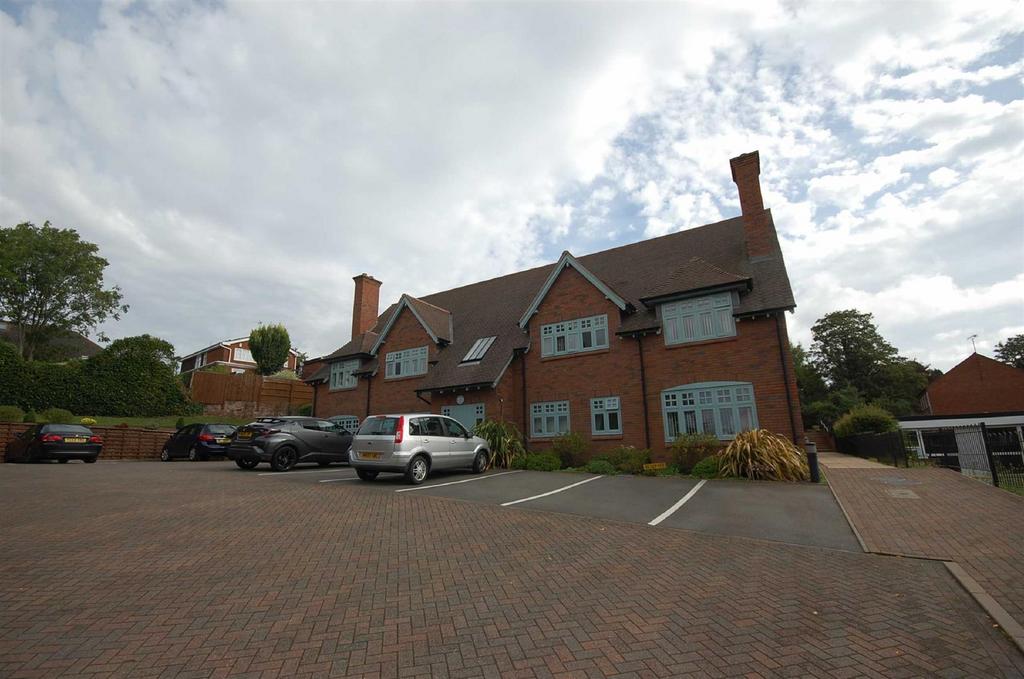 Windmill Fold, Wombourne, Wolverhampton 2 bed apartment £895 pcm (£
