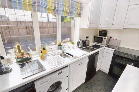 35 Broomfield, Leeds, LS16 6AE