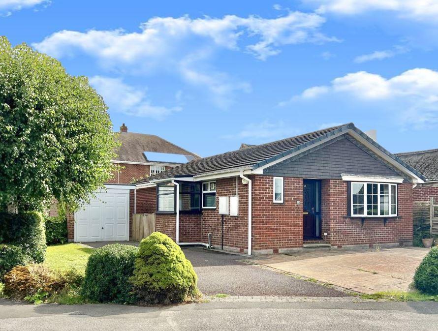 Applehaigh View, Royston, Barnsley 3 bed detached bungalow for sale £