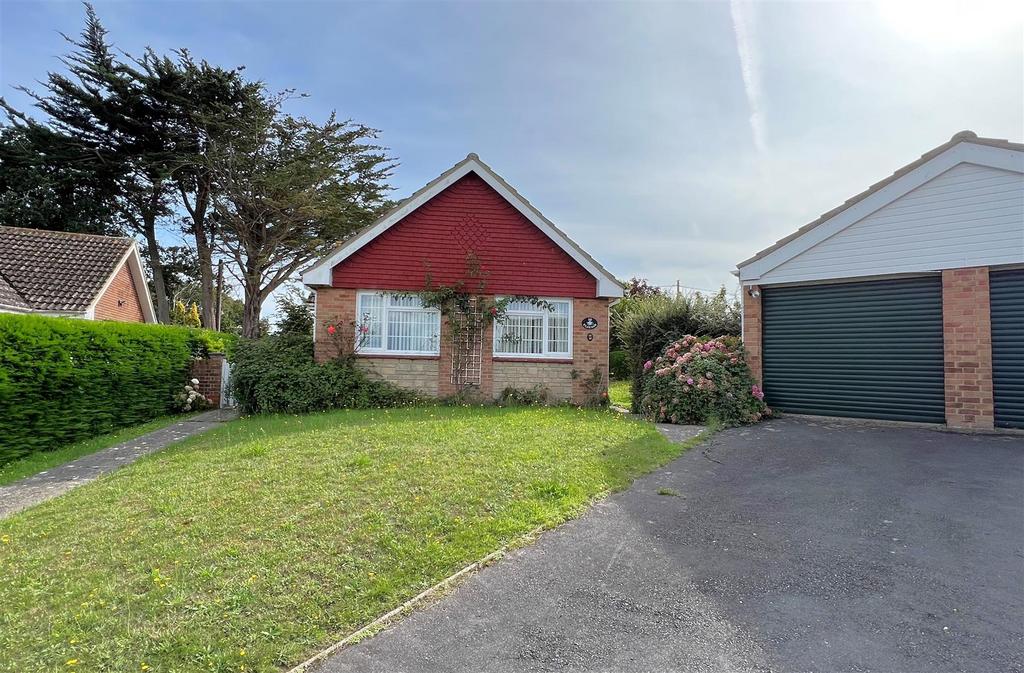 Totland Bay, Isle of Wight 3 bed detached bungalow for sale £340,000