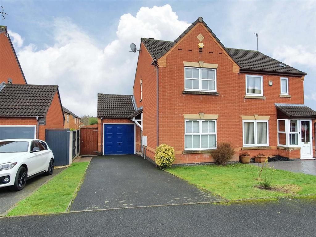 Lorrainer Avenue, Clockfields... 2 bed semidetached house £850 pcm