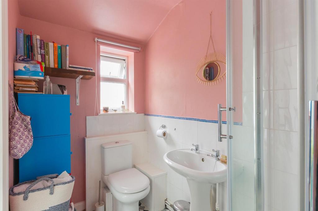 DAORKNABNEERG31 - Shower Room A.jpg