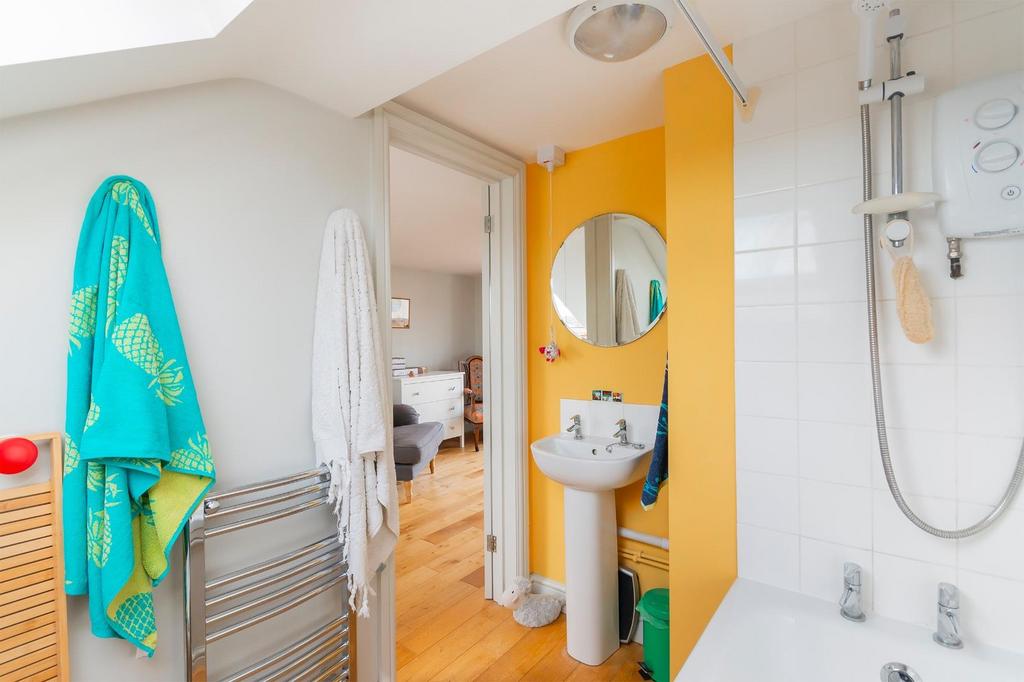 DAORKNABNEERG31 - Ensuite A.jpg