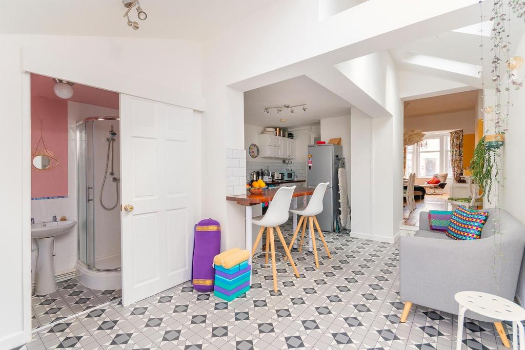DAORKNABNEERG31 - Kitchen E.jpg