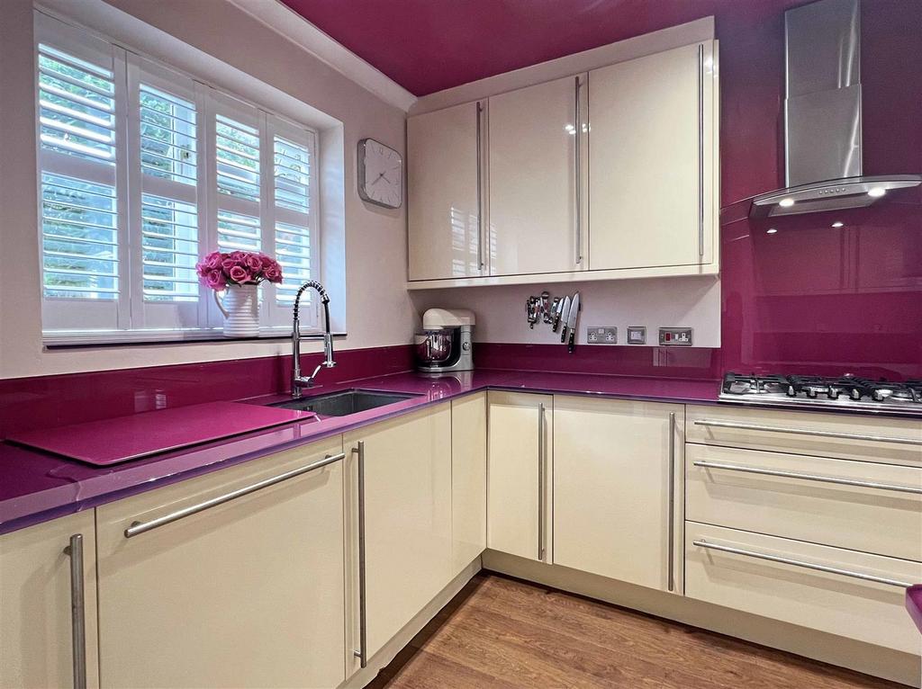 Kitchen c.jpg