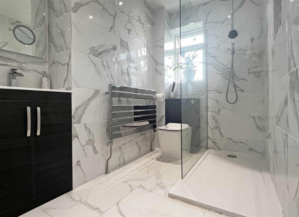 Main Shower Room.jpg