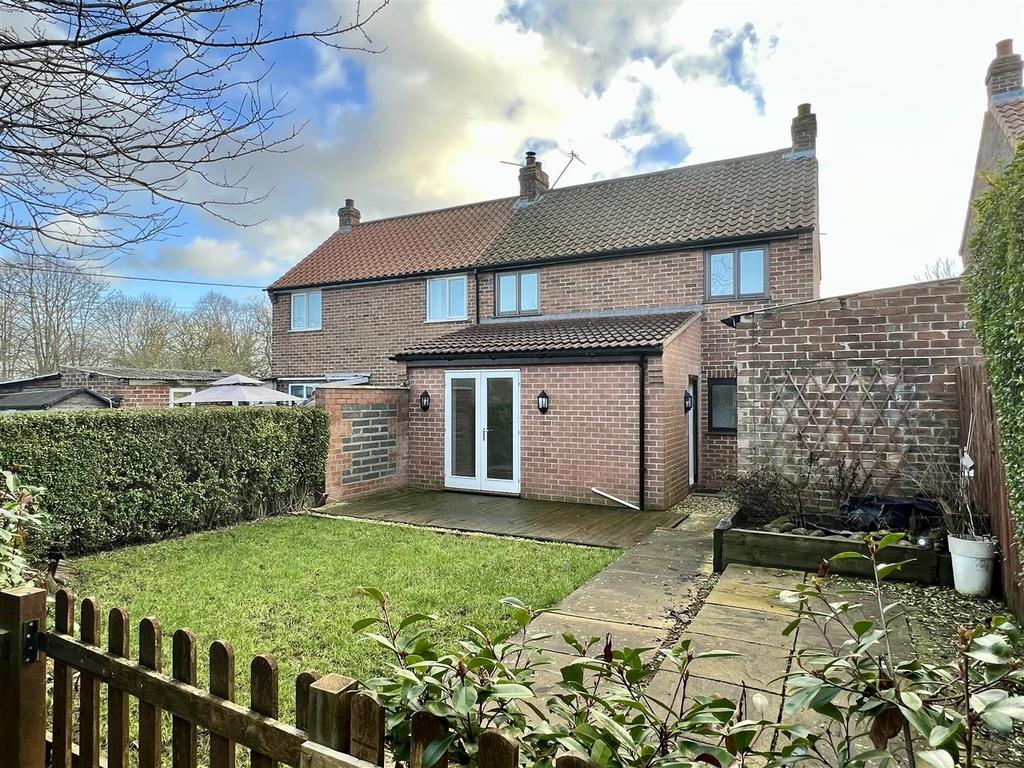 Main Street, North Dalton, Driffield 3 bed semidetached house £875