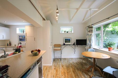 1 Bridges Close, Wokingham, RG41 3XL