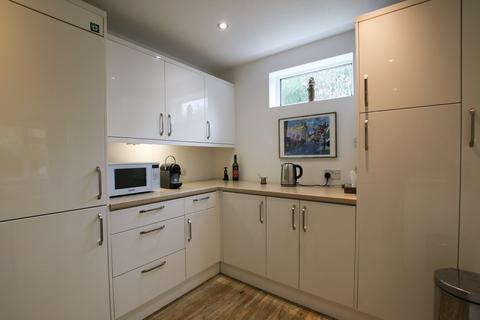 1 Bridges Close, Wokingham, RG41 3XL