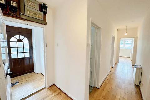 2 bedroom flat to rent, Cherrybank Road, Glasgow G43