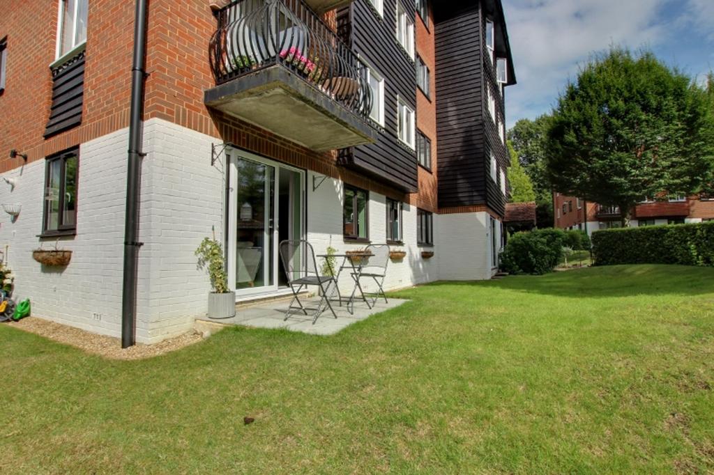 Great Heathmead, Pinfold House Great Heathmead, RH16 2 bed ground floor
